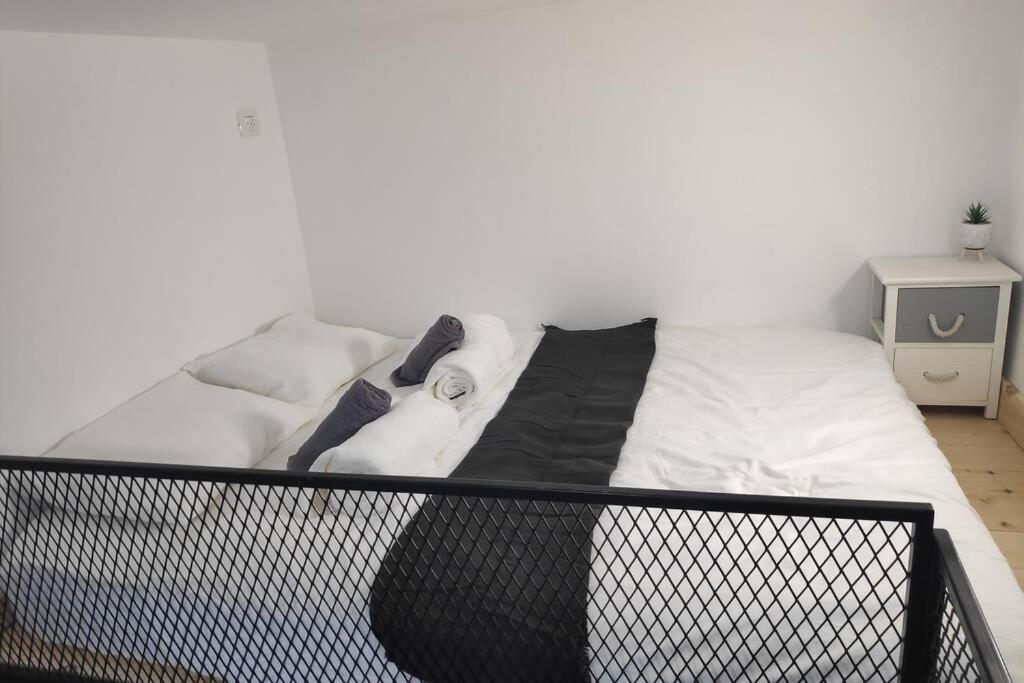 Centrally-Located Quiet Cozy Loft Apartment Μπερ Σεβά Εξωτερικό φωτογραφία